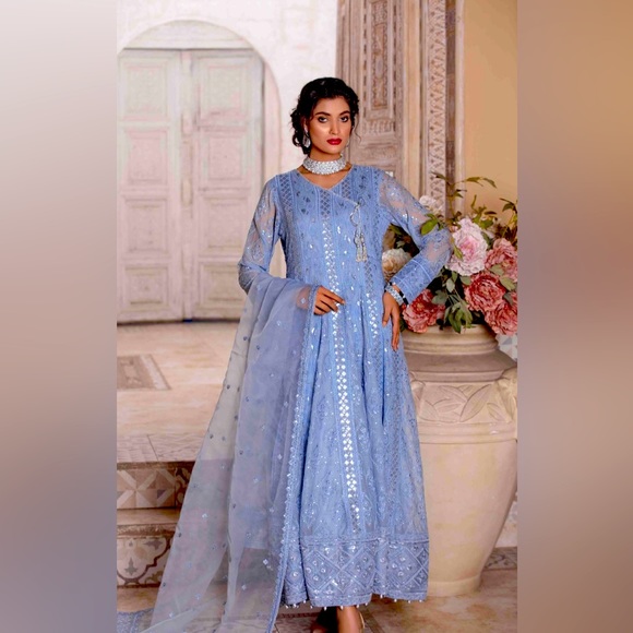 Beautiful Maxi Hand Crafted Fully Embroidered 🌺 - Picture 2 of 4